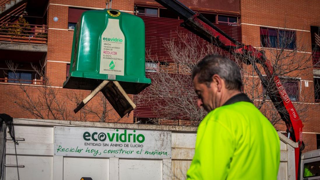 Cada valenciano depositó en el contenedor verde unos 61 envases por persona