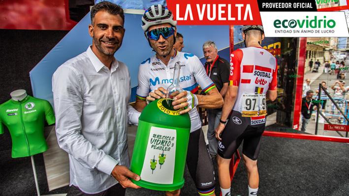 Alejandro Valverde y Óscar Pereiro con el contenedor de Ecovidrio