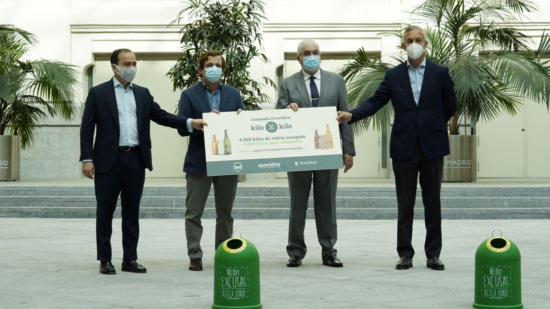 Ecovidrio y el Ayuntamiento de Madrid hacen una donación al Banco de Alimentos