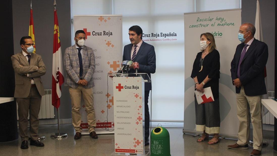 Ecovidrio y la Junta de Castilla y León entregan una donación a Cruz Roja