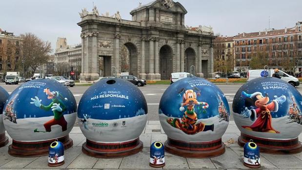 Contenedores balón de Disney para promocionar el reciclaje de vidrio en Navidad