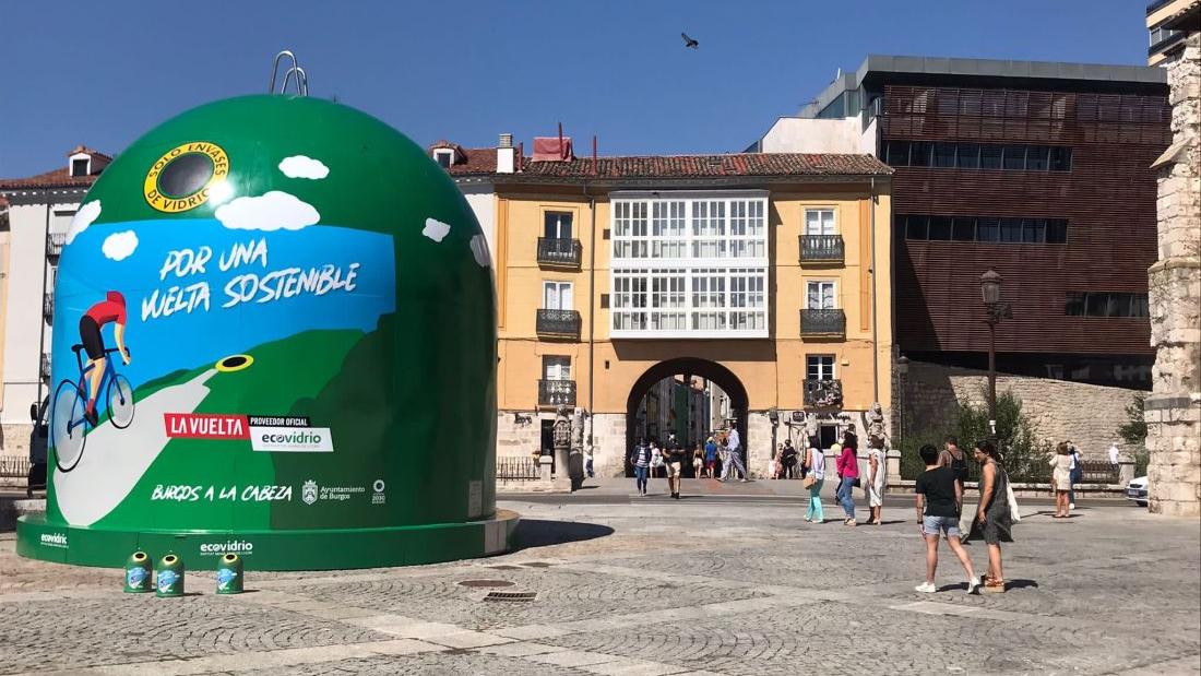 Ecovidrio instala en Burgos el Contenedor Gigante con motivo de la Vuelta 2021