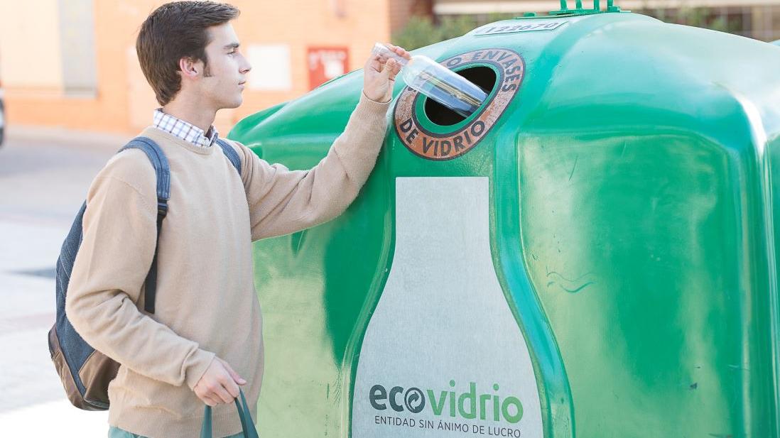 •	Cada aragonés depositó unos 14,9 kg de envases de vidrio, el equivalente a 51 envases por persona, durante 2023 